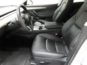 Tesla Model 3 Standard Reichweite Plus Hinterradantrieb Bild 3