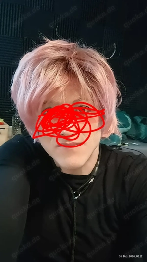 Süße Sissy lutscht so gerne