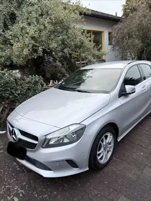 Mercedes-Benz 180 Bild 2