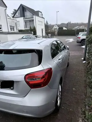 Mercedes-Benz 180 Bild 3