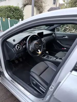 Mercedes-Benz 180 Bild 4