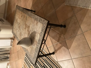 Schöner außergewöhnlicher Tisch