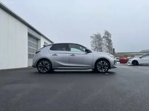 Opel Corsa e Ultimate 96€ m.20% Anz. DigCockpit LR-HZG 3-Ph Bild 4