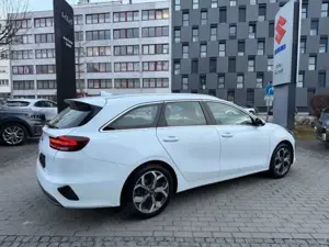 Kia Ceed / cee'd CEE'D SW 1.6 CRDi SPIRIT|ALLWETTER|NAVI|AHK| Bild 5