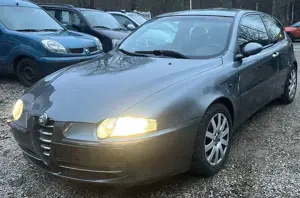 Alfa Romeo 147 147  3-Türer 1.6 Twin Spark ECO Distinctive