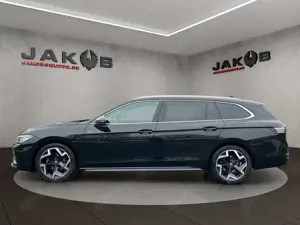 Volkswagen Passat Variant 2.0 TDI 110 kW R-line+BLACKLINE Bild 2