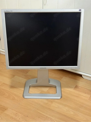 Samsung 22  Monitor   höhenverstellbar & drehbar, VGA DVI