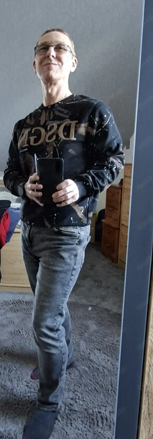 Welche LADY :-))..  Erfüllt Männerträume  ;-@