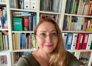   Lehrerin  Mathe  Englisch Deutsch Latein Chemie Physik Bio BWL Bild 2