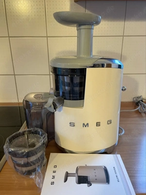 Smeg slow juicer