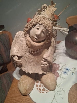 künstlerische Tonfiguren