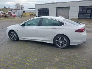 Opel Insignia 2.0 B Grand Sport Innovation 4x4 OPC Bild 3