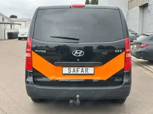 Hyundai H-1 2,5 6 Sitzplätze Automatik Klimaanlage AHK Bild 4