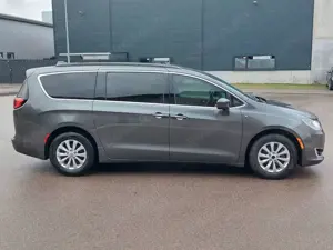 Chrysler Pacifica 3.6 V6 - LEDER - NAVI - 7*Sitzer Bild 4