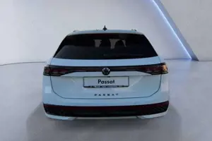 Volkswagen Passat R-Line 2.0 TDI 4MO DSG LED LEDER ALU Bild 4