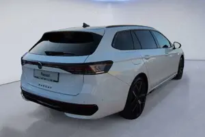 Volkswagen Passat R-Line 2.0 TDI 4MO DSG LED LEDER ALU Bild 5