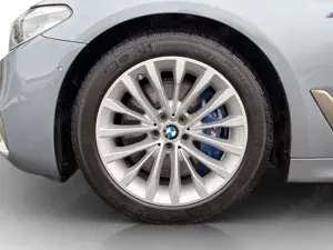 BMW M550 i xDrive Limousine Navi AdapLED ACC HUD Hifi Bild 5
