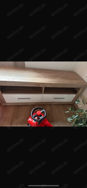 Sehr schöne und moderne TV-Lowboard, in gutem Zustand.