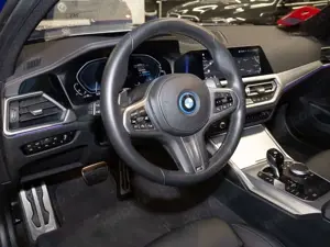 BMW 330 e A M Sport Head-Up HiFi DAB WLAN Komfortzg. Bild 5