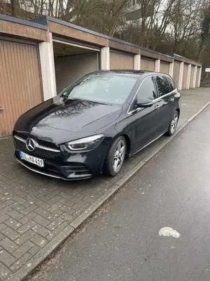 Mercedes-Benz B 180 AMG LINE+HUB+PANO+AHK+MAMORY+SOUND+MULT