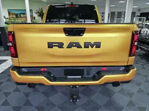 Dodge RAM 1500 Laramie Night GOLDEDITION Bild 3