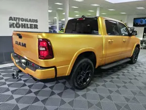 Dodge RAM 1500 Laramie Night GOLDEDITION Bild 2