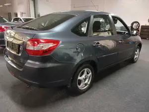 Lada Granta AUTOMATIK SITZHEIZUNG KLIMA LM Bild 2