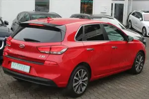 Hyundai i30 - 1,4-GDI Intro Plus-Paket Alu 17 Allwetter Bild 2