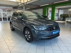 Volkswagen Tiguan 2.0 TDI Move DSG AHK STHZG NAVI ACC Bild 2