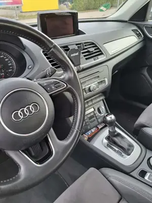 Audi Q3 2.0 TFSI quattro S tronic Bild 5