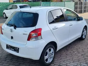 Toyota Yaris Yaris 1.33 VVT-i Edition aus 1.Hand mit 42.952 KM Bild 3