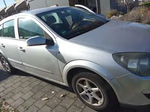 Opel Astra 1.6 Elegance Bild 3