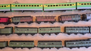 TT Transitus und 15 Abteilwagen mit Starrkupplung, Preußisch, Ep. III + 