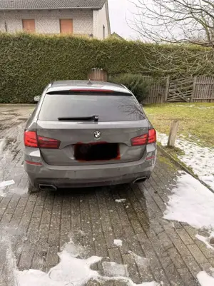 BMW M550 Unfall Wagen M550d xDrive Touring Sport-Aut.