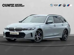 BMW 320 d xDrive Touring M Sport  Head-Up Panodach Driving