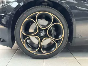Alfa Romeo Giulia 2.0 Turbo Q4 *** Sofort Verfügbar *** Bild 3