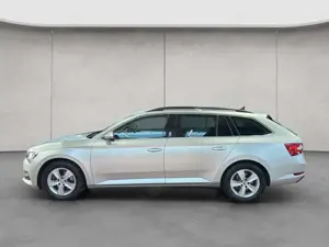 Skoda Superb Combi 2.0 TDI DSG Ambition Bild 2