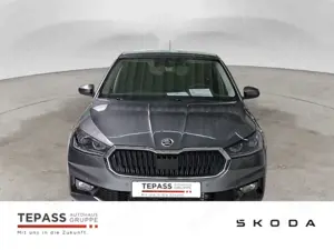 Skoda Fabia 1.0l TSI Tour ASSISTENT WINTER FAMILIE Bild 2