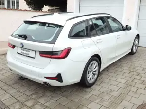 BMW 318 d Touring Sportsitze el.AHK Driv.Ass Sitzheiz Bild 3