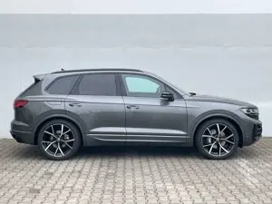 Volkswagen Touareg 3.0 4Motion R-Line FINAL EDITION HUD/AHK/Pano/Stan Bild 5