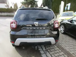 Dacia Duster Prestige 4WD dci 115 Navi AHK Kamera PDC Alus Bild 5