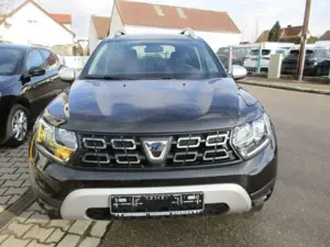 Dacia Duster Prestige 4WD dci 115 Navi AHK Kamera PDC Alus Bild 2