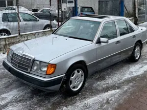 Mercedes-Benz E 200 / OLDTIMER / TÜV NEU