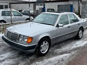Mercedes-Benz E 200 / OLDTIMER / TÜV NEU