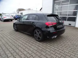 Mercedes-Benz A 200 AMG Line, Standheizung, Leder, Rückfahrkamera, LED Bild 5