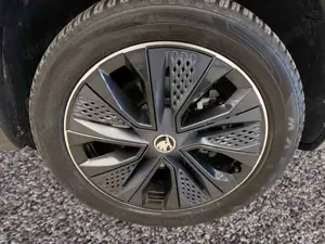 Skoda Karoq Sportline TSI DSG 4x4 *AHK*PANO*MATRIX*ACC Bild 4