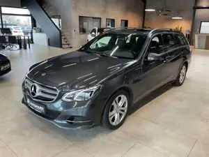 Mercedes-Benz E 200 E200 BlueTec T Avantgarde AHK LED Navi Teilleder