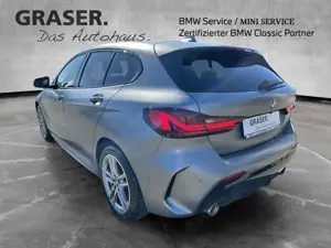 BMW 118 i M Sport Frozen Grey Head-Up Pano Bild 3
