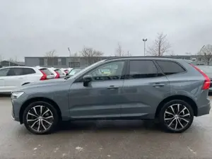 Volvo XC60 B5 Ultimate Dark PANO Standhz ACC HUD 20" Bild 4