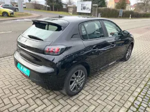 Peugeot 208 208 Active Pack +AndroidAuto+CapPlay+PDC+SHZ+LED Bild 3
